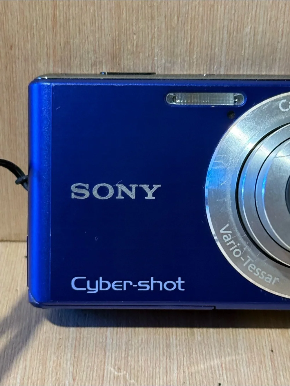 Sony Cyber-shot 14.1 MP Digital Camera BROKEN SCREEN Turns On Read Description!